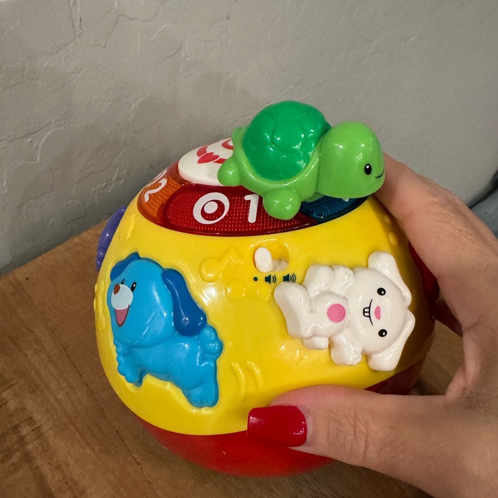 V-Tech Wiggle and Crawl Ball